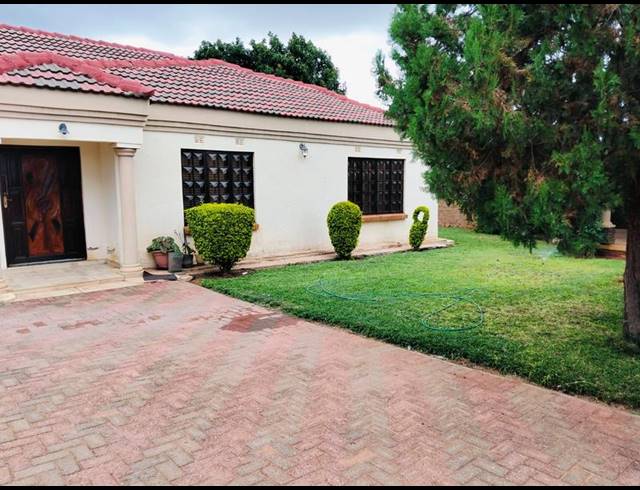 4 BEDROOM HOUSE FOR SALE IN MOKOPANE RURAL
